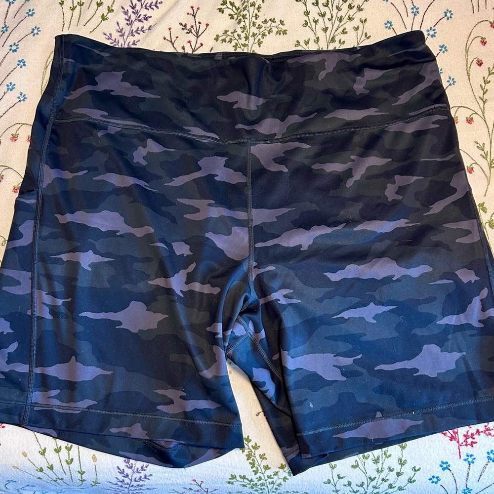 EUC Athleta Ultimate Stash Pocket Camo 7” Short, 3X